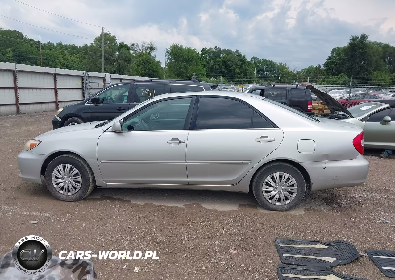 2002 Toyota Camry Le VIN:4T1BE32K12U511069 - 14