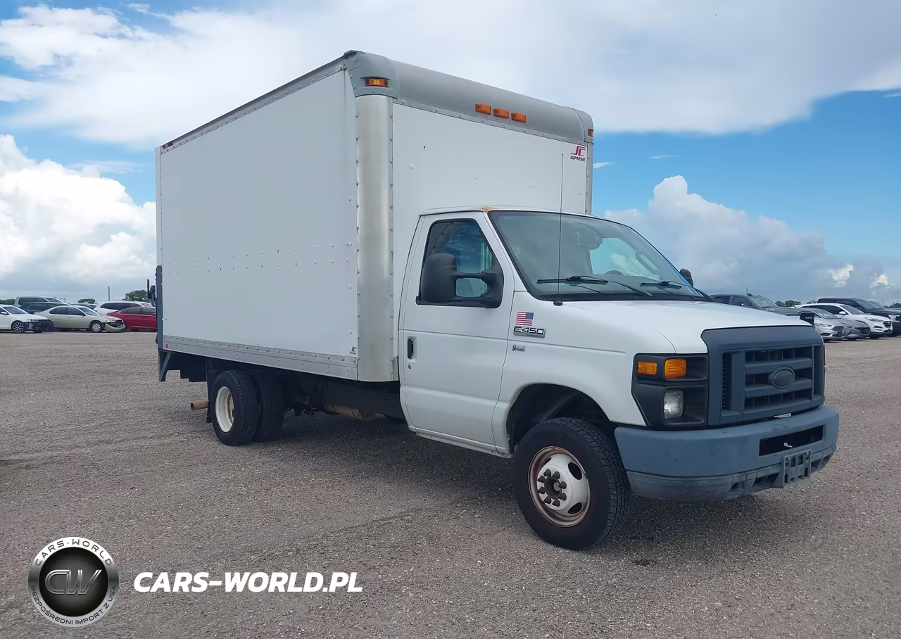 2014 Ford Econoline E450 Super Duty Cutwy Van