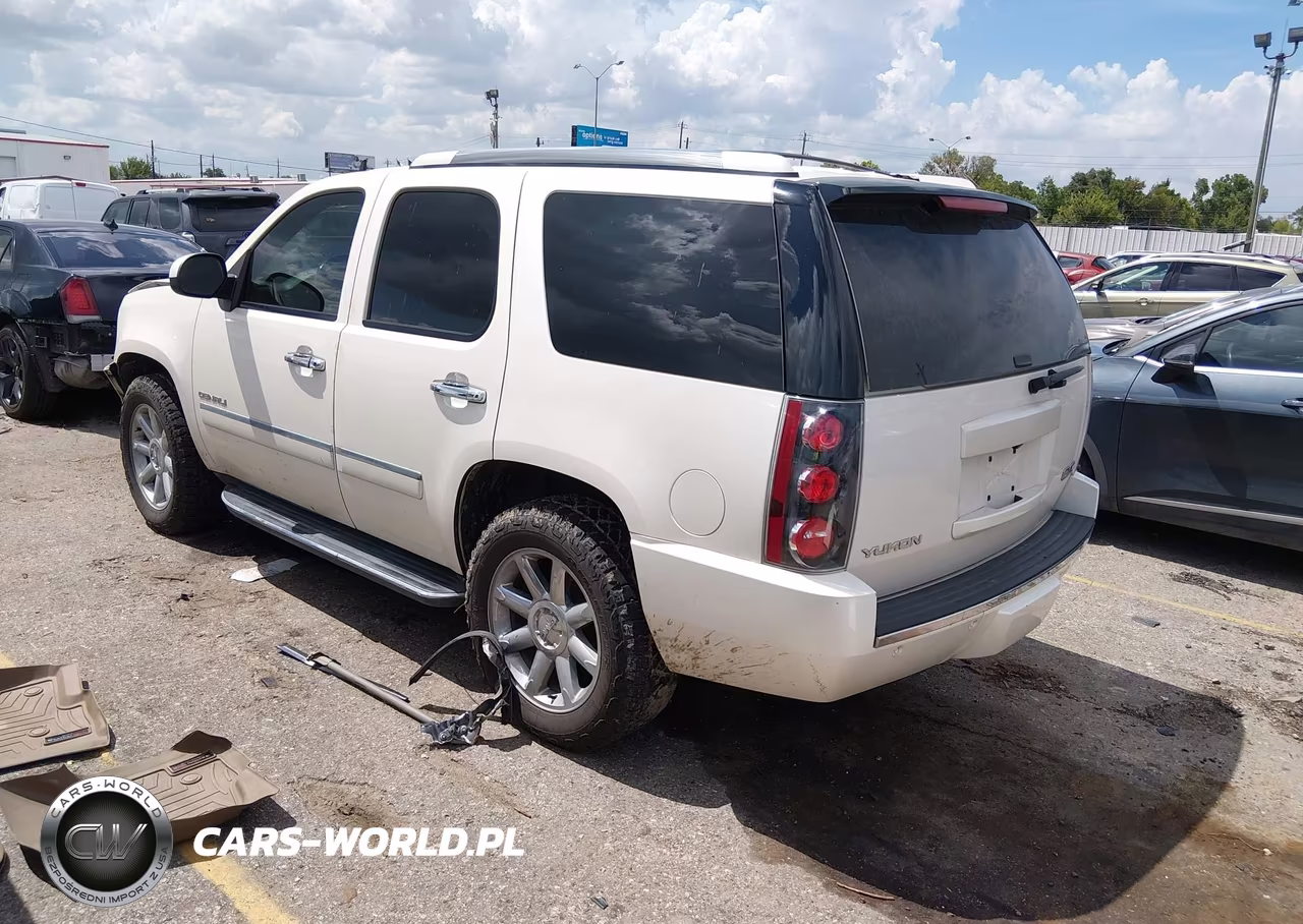 2013 GMC Yukon Denali VIN:1GKS2EEF8DR246586 - 3