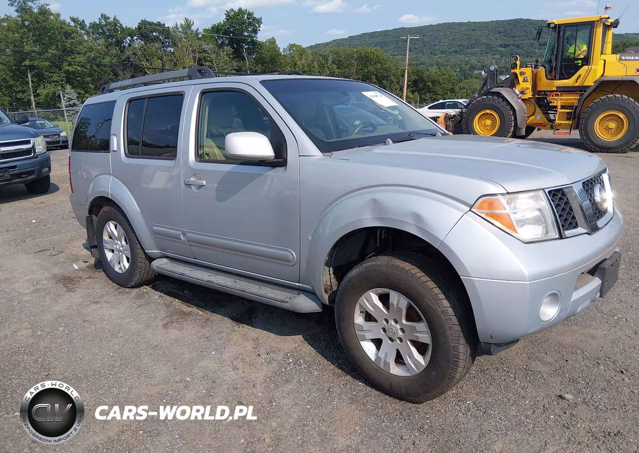 2005 Nissan Pathfinder Le