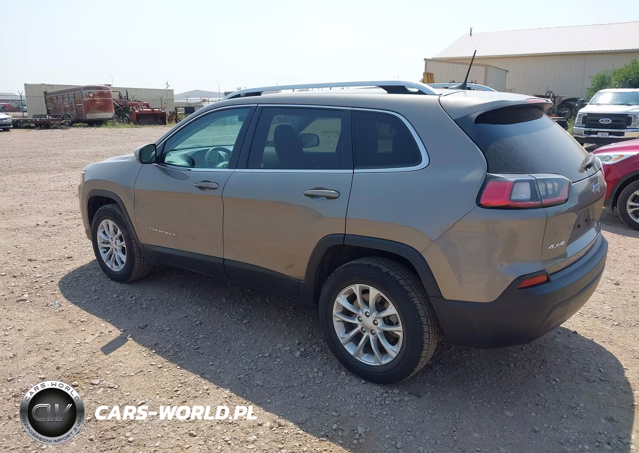2019 Jeep Cherokee Latitude 4X4 VIN:1C4PJMCB6KD440431 - 3