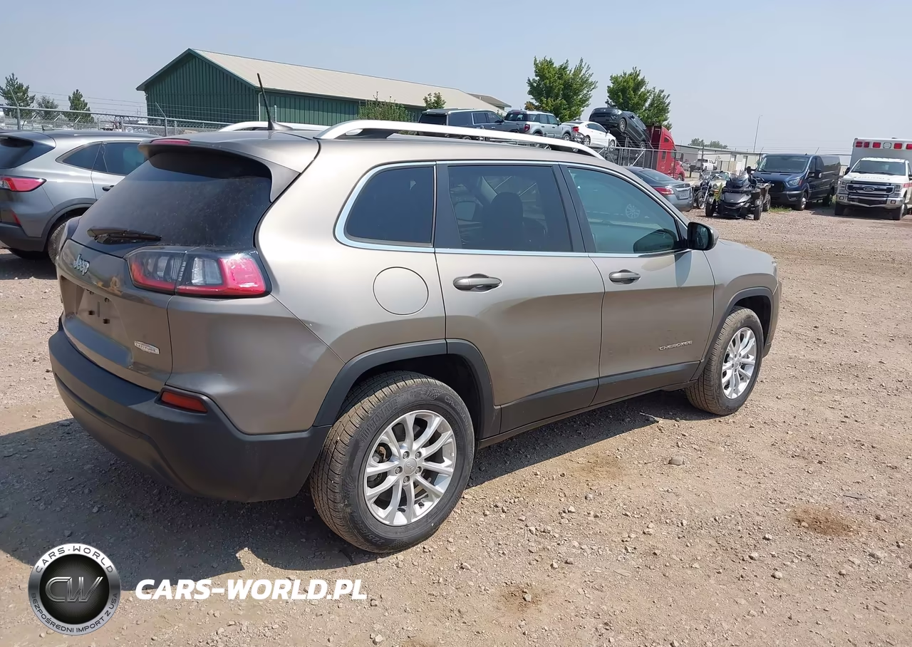 2019 Jeep Cherokee Latitude 4X4 VIN:1C4PJMCB6KD440431 - 4