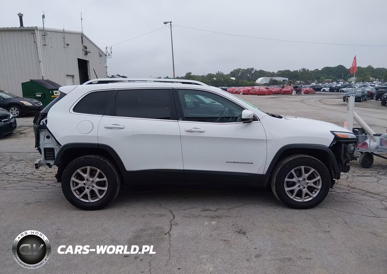 2018 Jeep Cherokee Latitude Plus 4X4 VIN:1C4PJMLB9JD619142 - 14