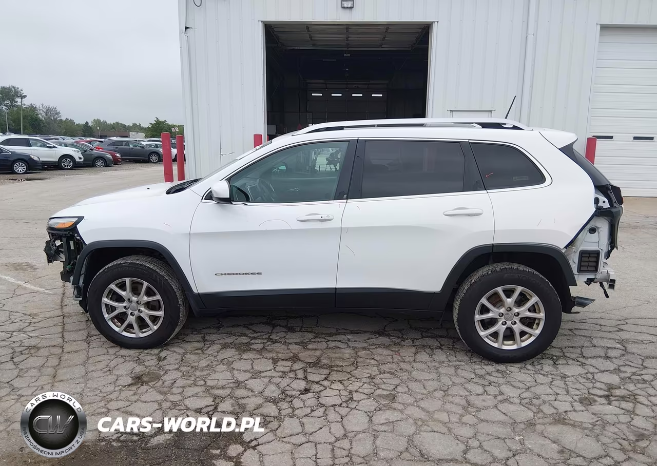 2018 Jeep Cherokee Latitude Plus 4X4 VIN:1C4PJMLB9JD619142 - 15
