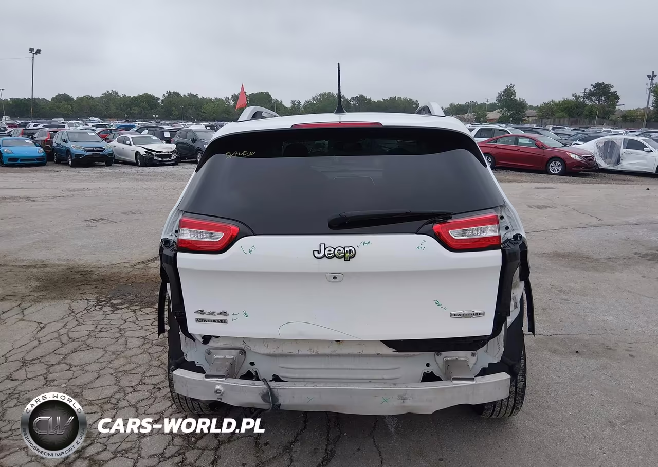2018 Jeep Cherokee Latitude Plus 4X4 VIN:1C4PJMLB9JD619142 - 17