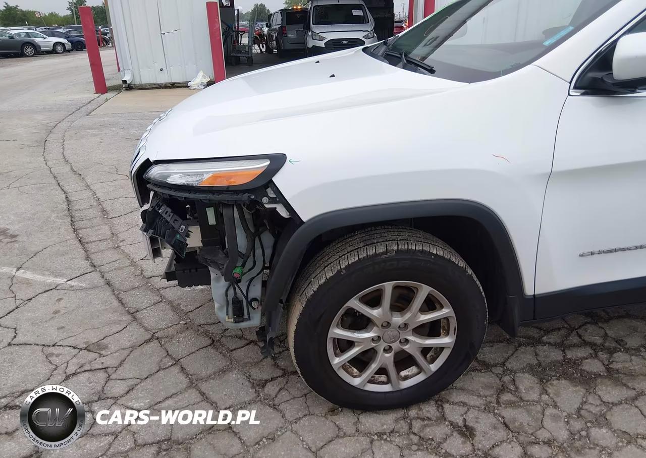 2018 Jeep Cherokee Latitude Plus 4X4 VIN:1C4PJMLB9JD619142 - 6