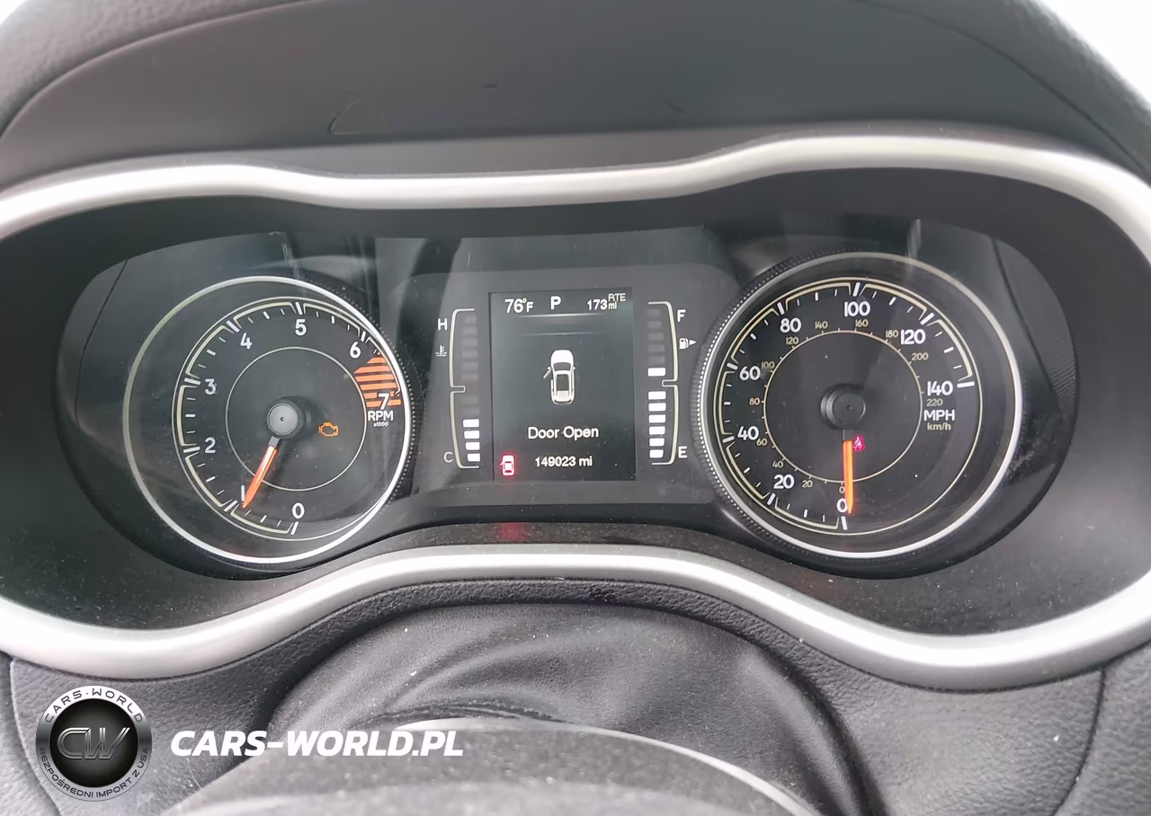 2018 Jeep Cherokee Latitude Plus 4X4 VIN:1C4PJMLB9JD619142 - 7