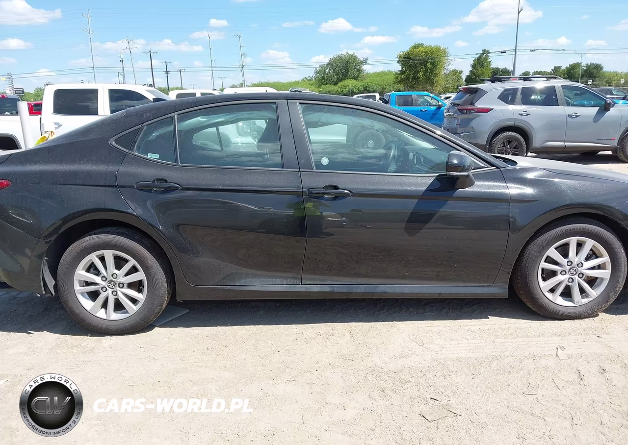 2026 Toyota Camry Le VIN:4T1DAACK0TU258349 - 14