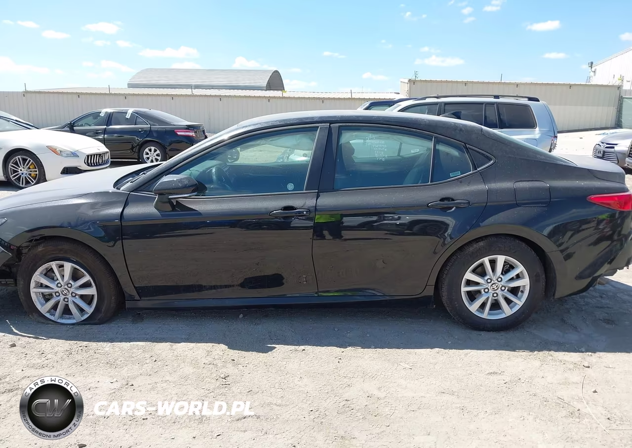 2026 Toyota Camry Le VIN:4T1DAACK0TU258349 - 15