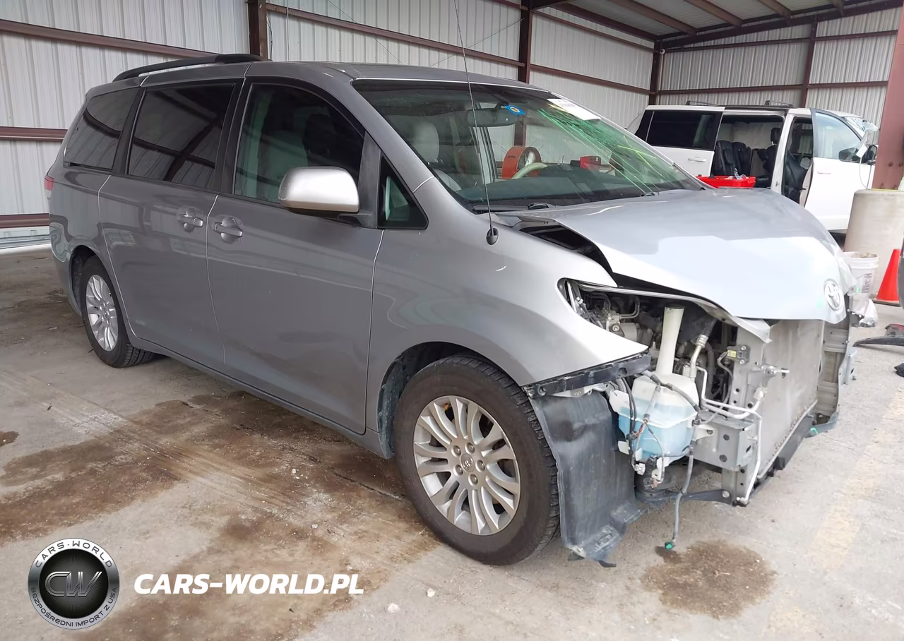 2013 Toyota Sienna Xle V6 8 Passenger
