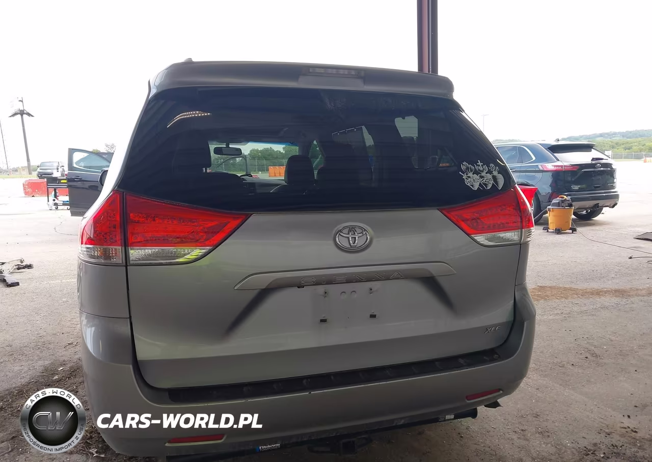 2013 Toyota Sienna Xle V6 8 Passenger VIN:5TDYK3DC3DS341592 - 17