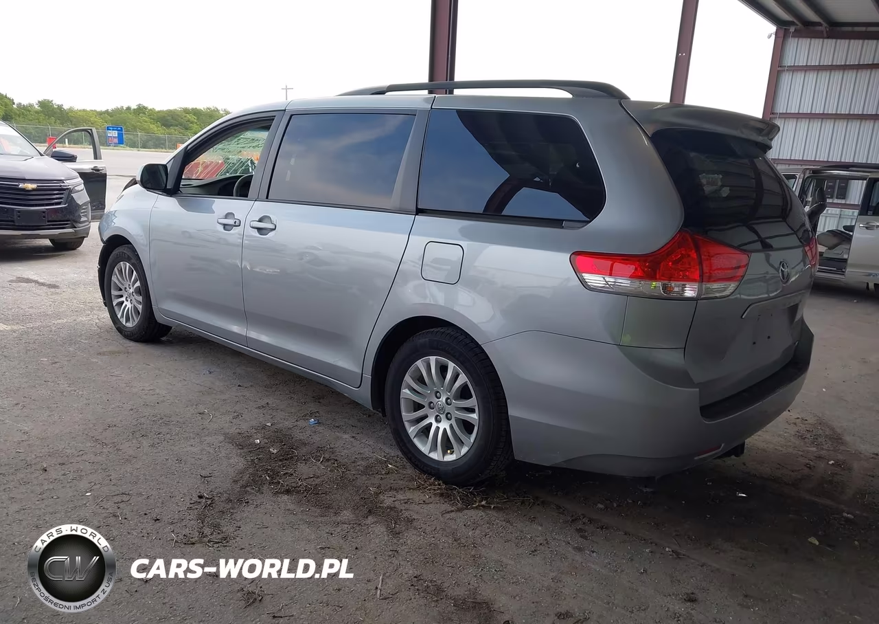 2013 Toyota Sienna Xle V6 8 Passenger VIN:5TDYK3DC3DS341592 - 3