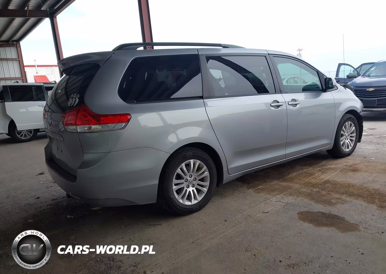 2013 Toyota Sienna Xle V6 8 Passenger VIN:5TDYK3DC3DS341592 - 4