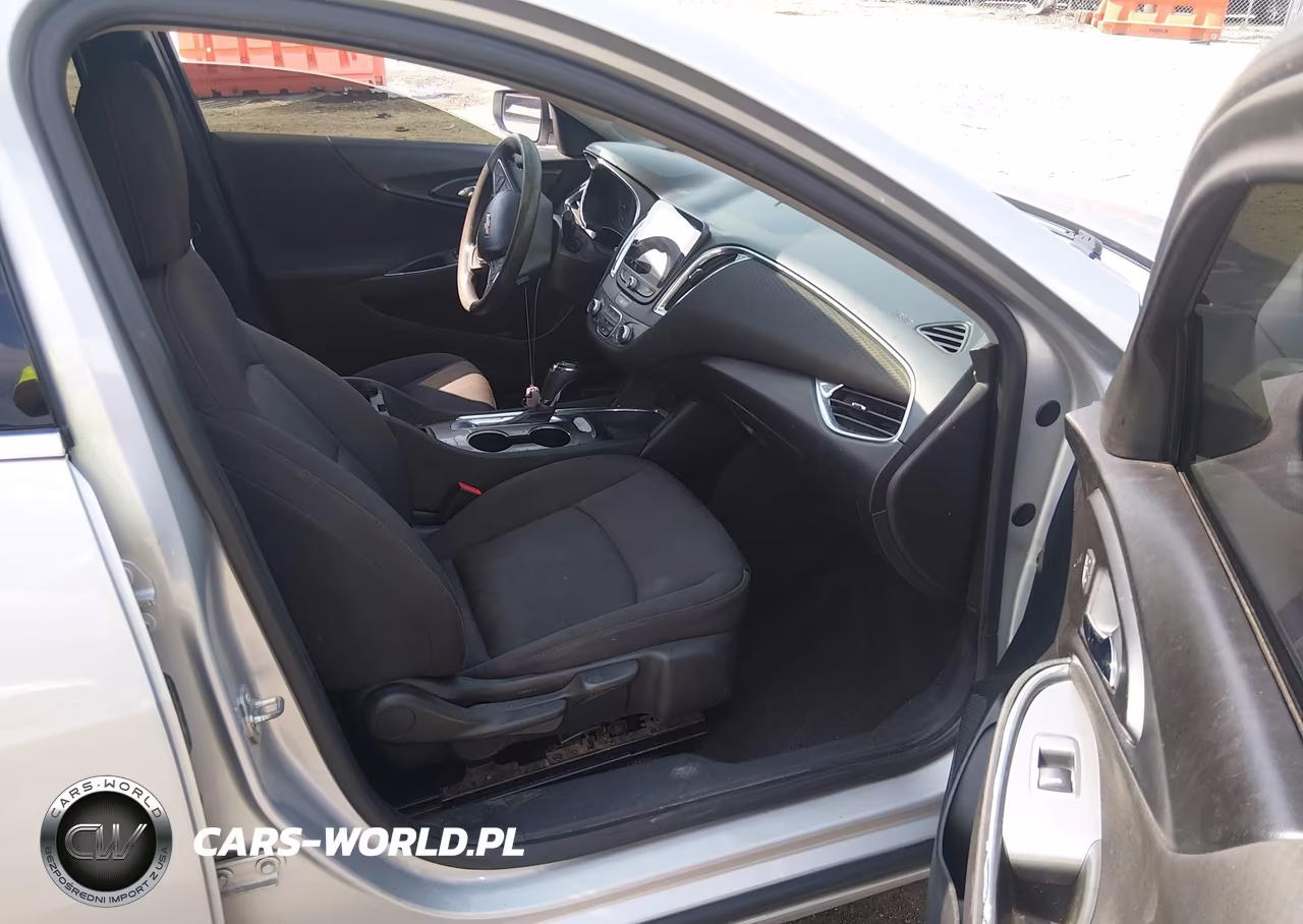 2019 Chevrolet Malibu Lt VIN:1G1ZD5ST0KF143636 - 5