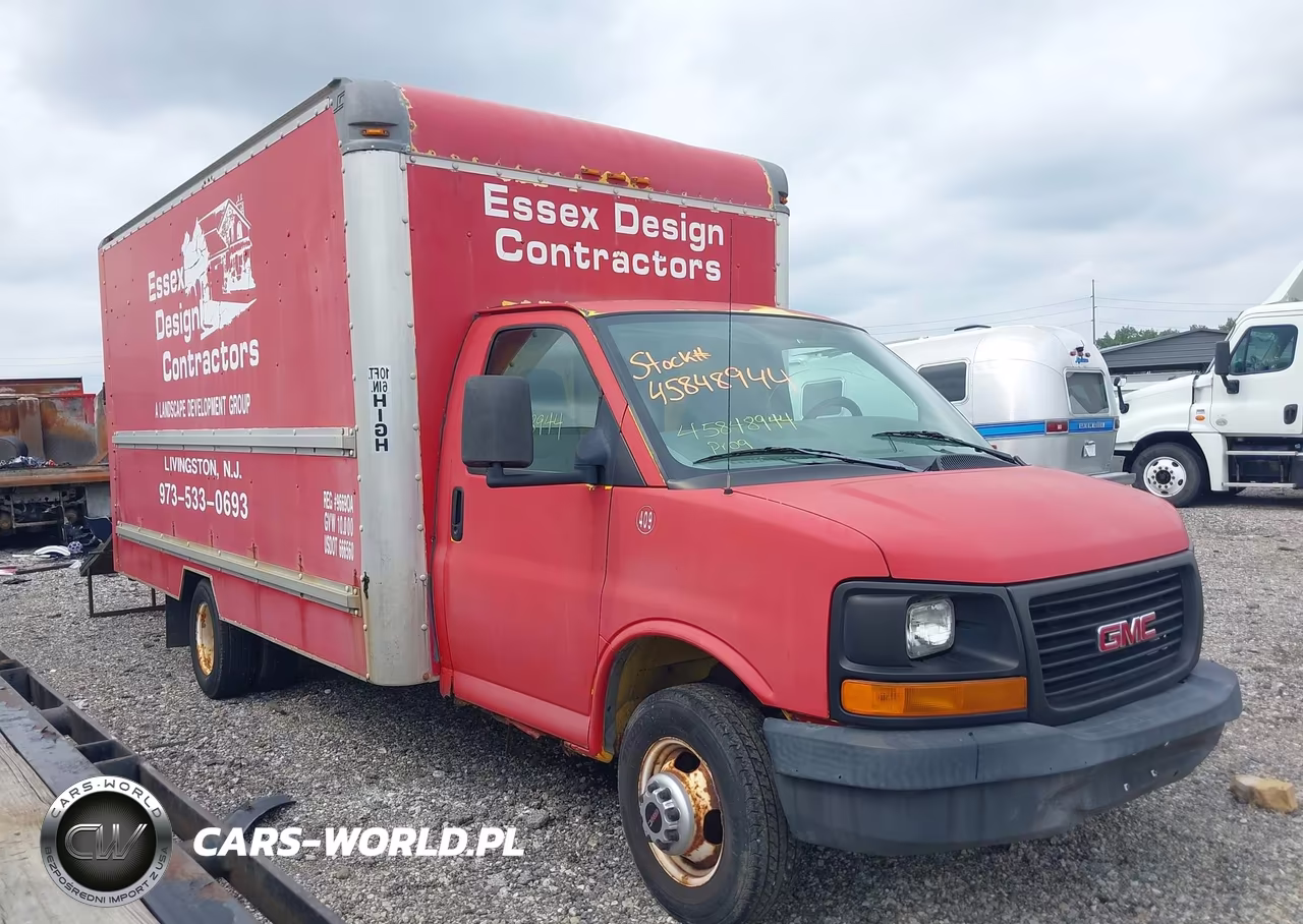 2005 GMC Savana Cutaway Standard