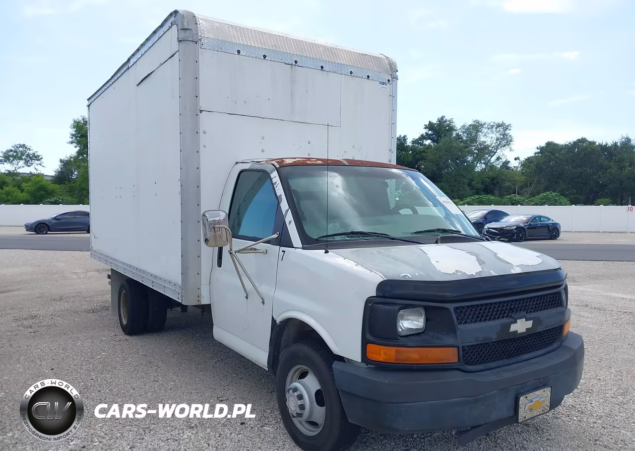 2005 Chevrolet Express Cutaway Base W-C7A