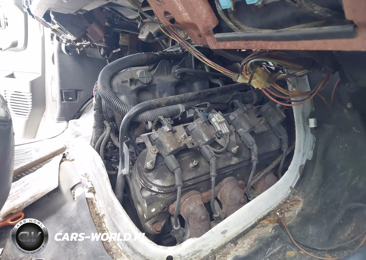2005 Chevrolet Express Cutaway Base W-C7A VIN:1GBJG31U651157752 - 14