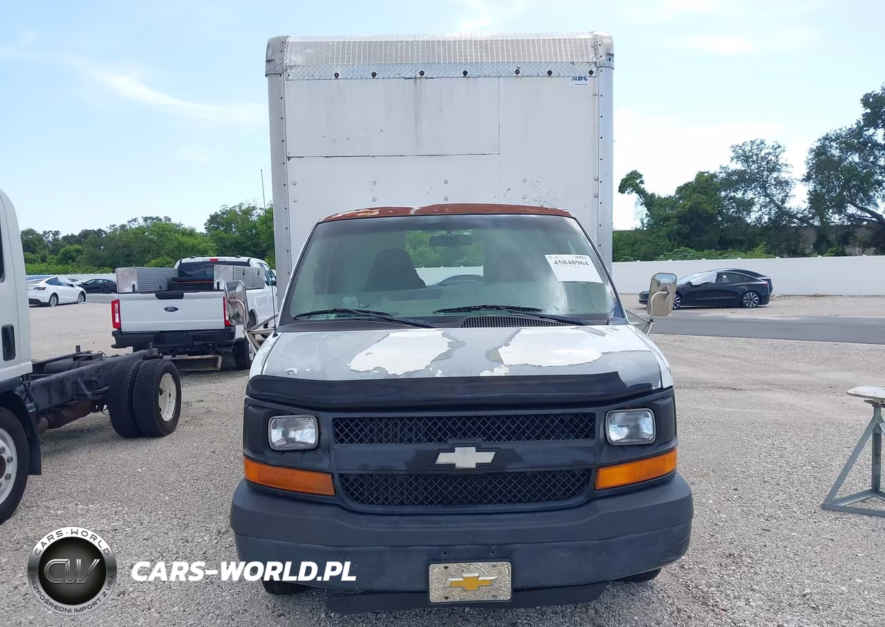 2005 Chevrolet Express Cutaway Base W-C7A VIN:1GBJG31U651157752 - 15