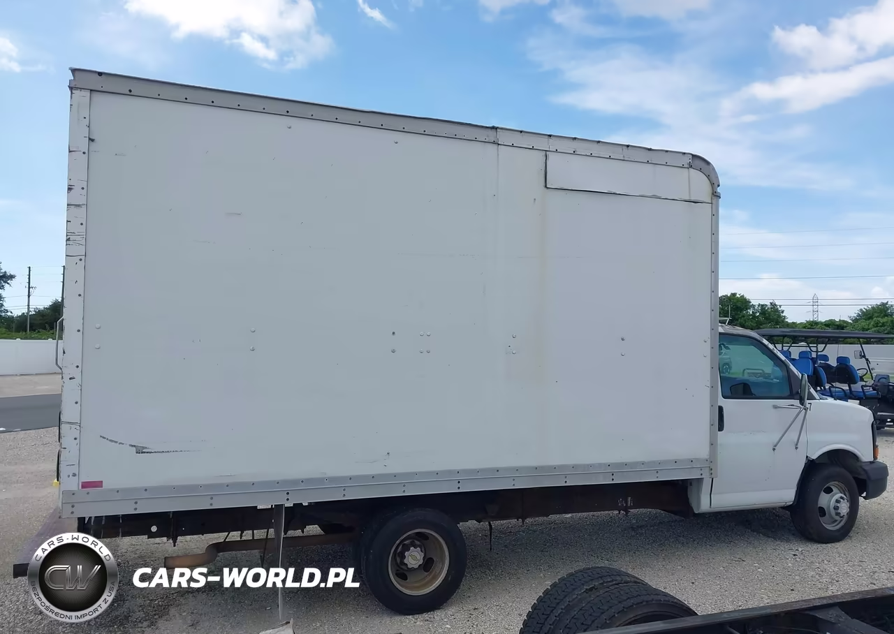 2005 Chevrolet Express Cutaway Base W-C7A VIN:1GBJG31U651157752 - 16