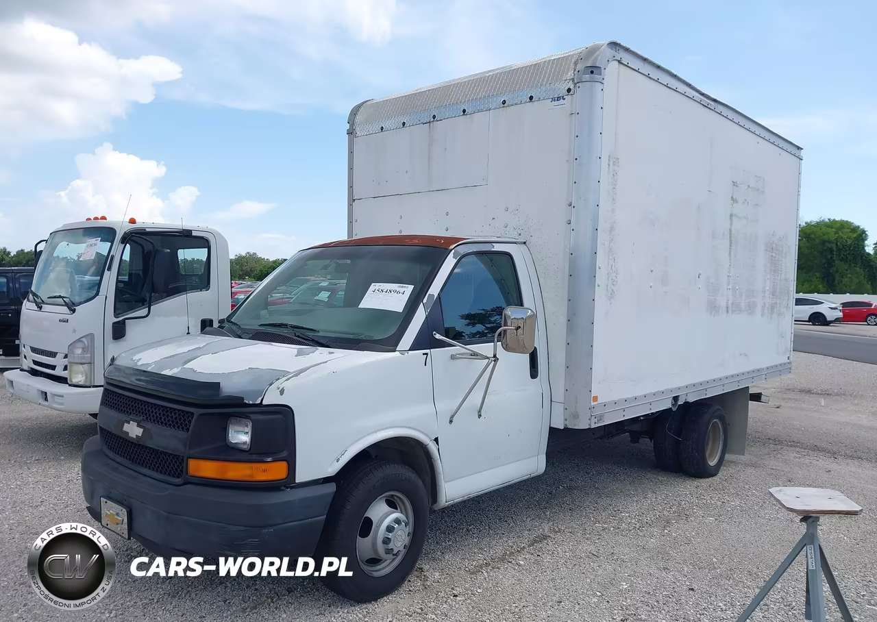 2005 Chevrolet Express Cutaway Base W-C7A VIN:1GBJG31U651157752 - 2