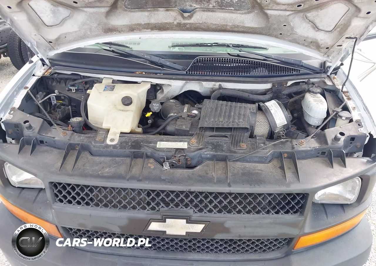 2005 Chevrolet Express Cutaway Base W-C7A VIN:1GBJG31U651157752 - 9
