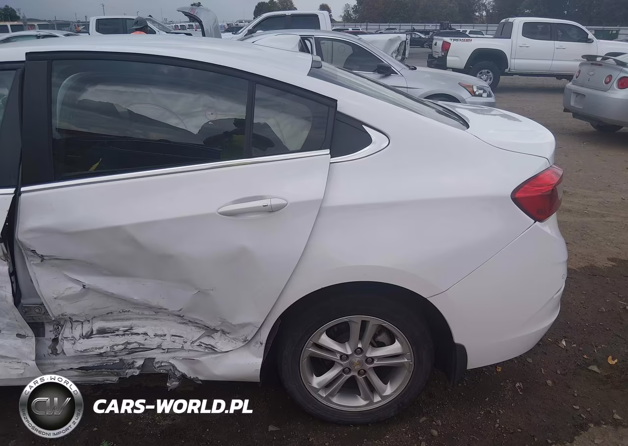 2018 Chevrolet Cruze Lt Auto VIN:1G1BE5SM6J7159839 - 18