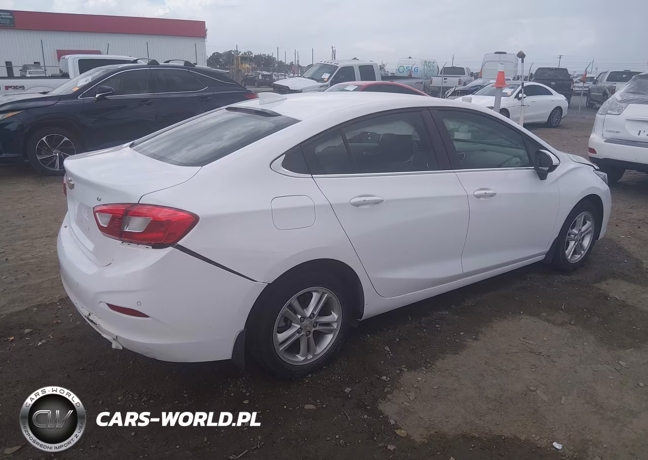 2018 Chevrolet Cruze Lt Auto VIN:1G1BE5SM6J7159839 - 4