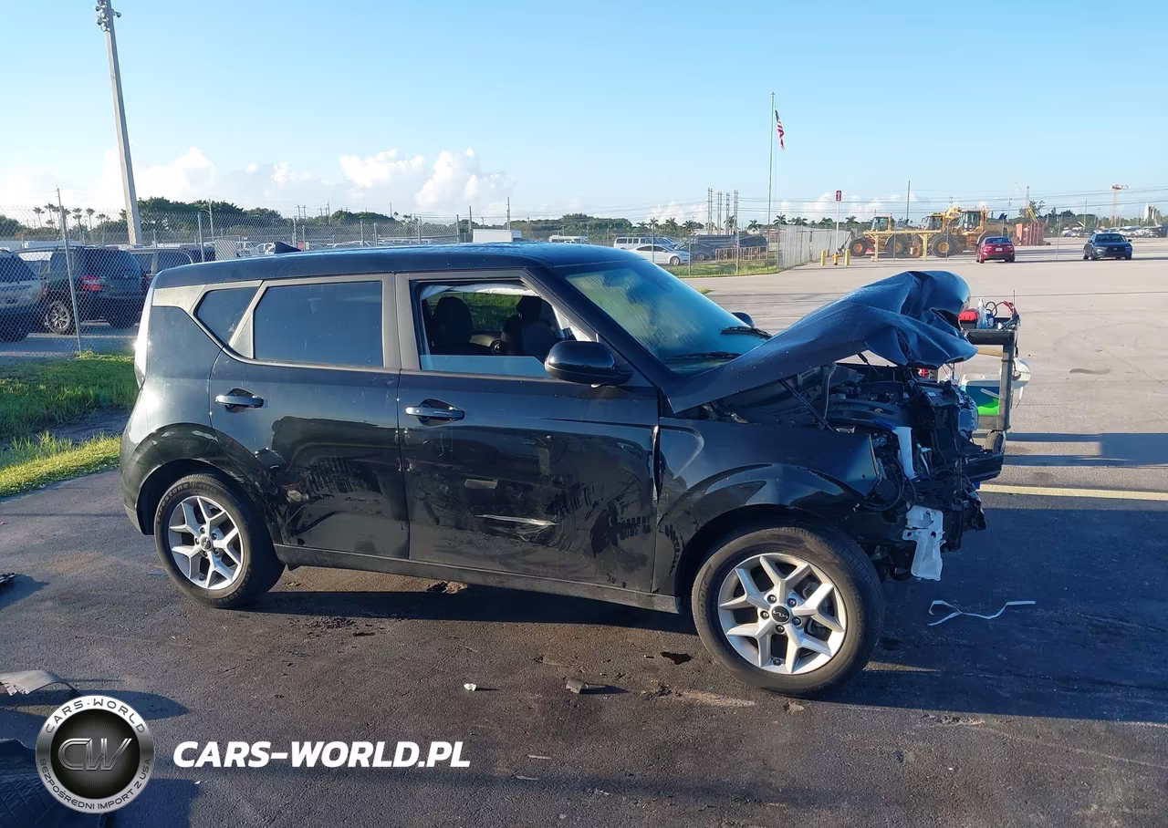 2024 Kia Soul S VIN:KNDJ23AU7R7235193 - 13