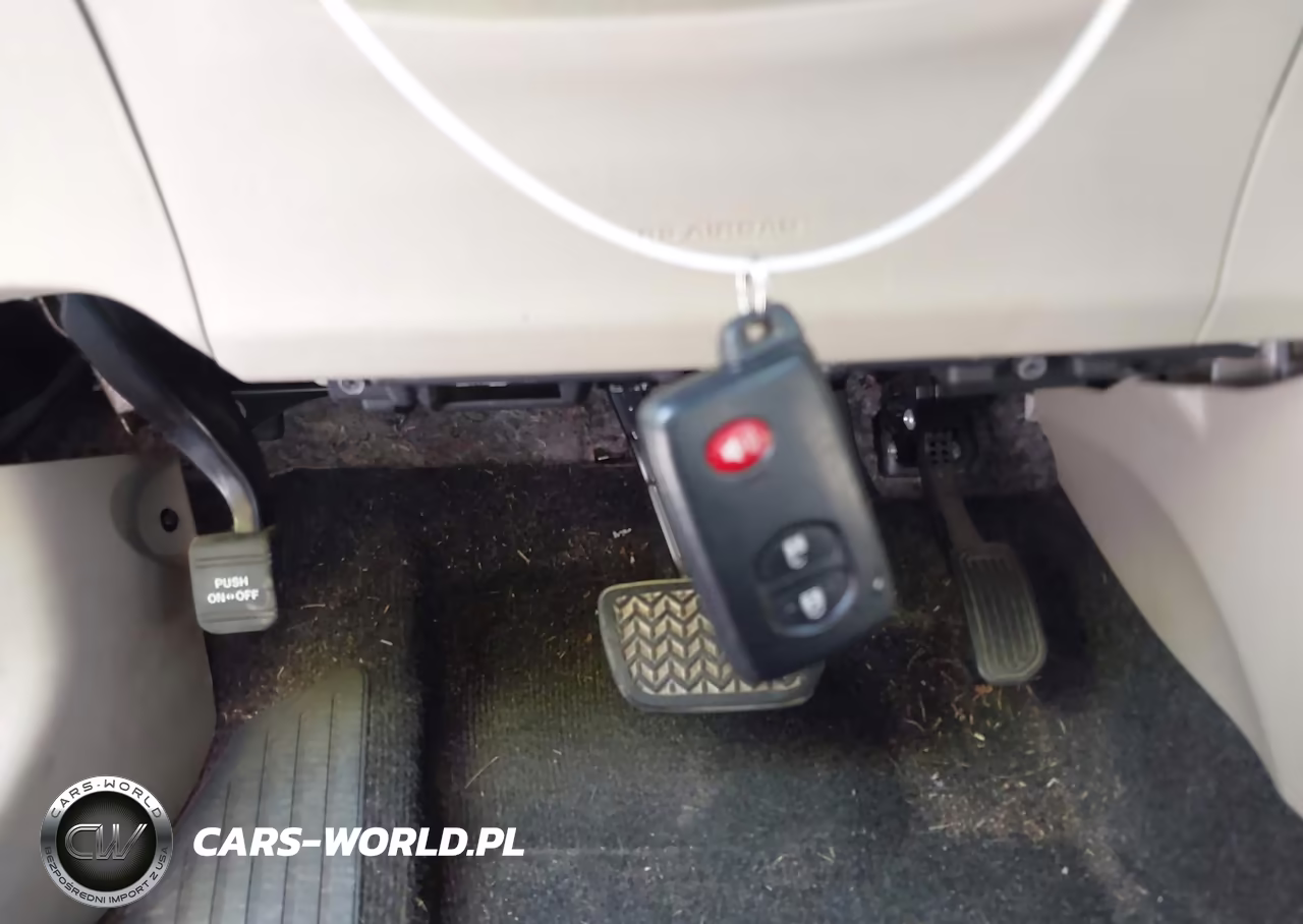 2014 Toyota Prius Two VIN:JTDKN3DU9E1745131 - 11