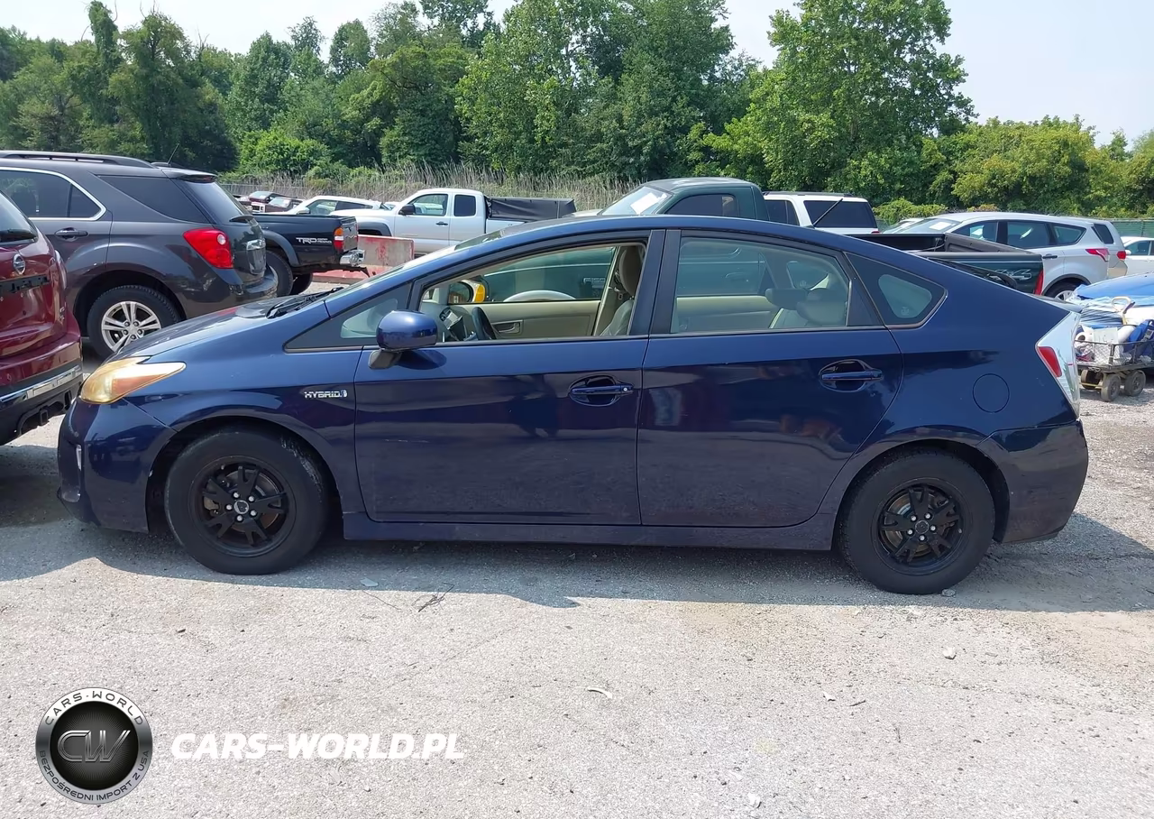 2014 Toyota Prius Two VIN:JTDKN3DU9E1745131 - 15