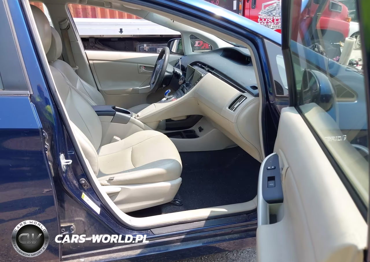 2014 Toyota Prius Two VIN:JTDKN3DU9E1745131 - 5