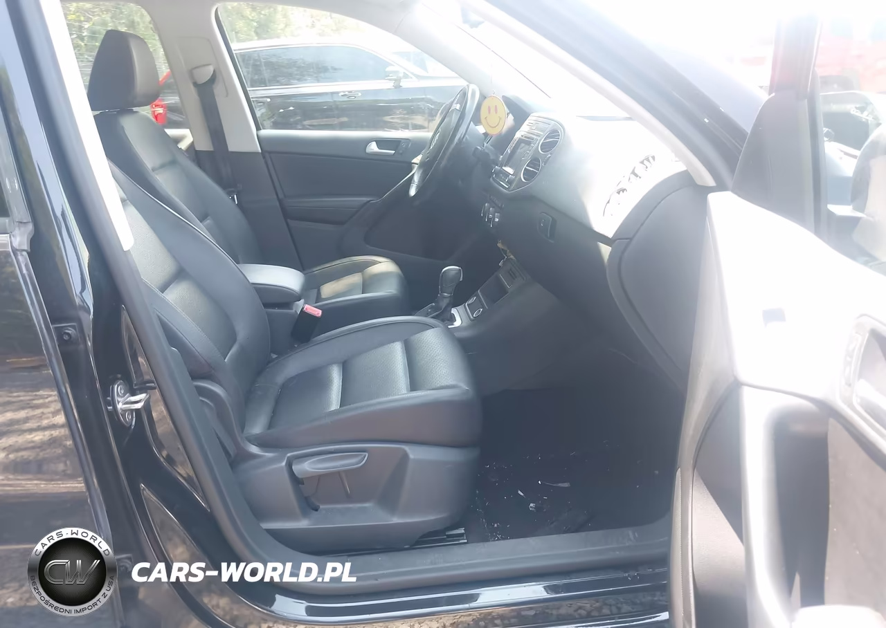 2016 Volkswagen Tiguan S VIN:WVGAV7AX3GW528046 - 5