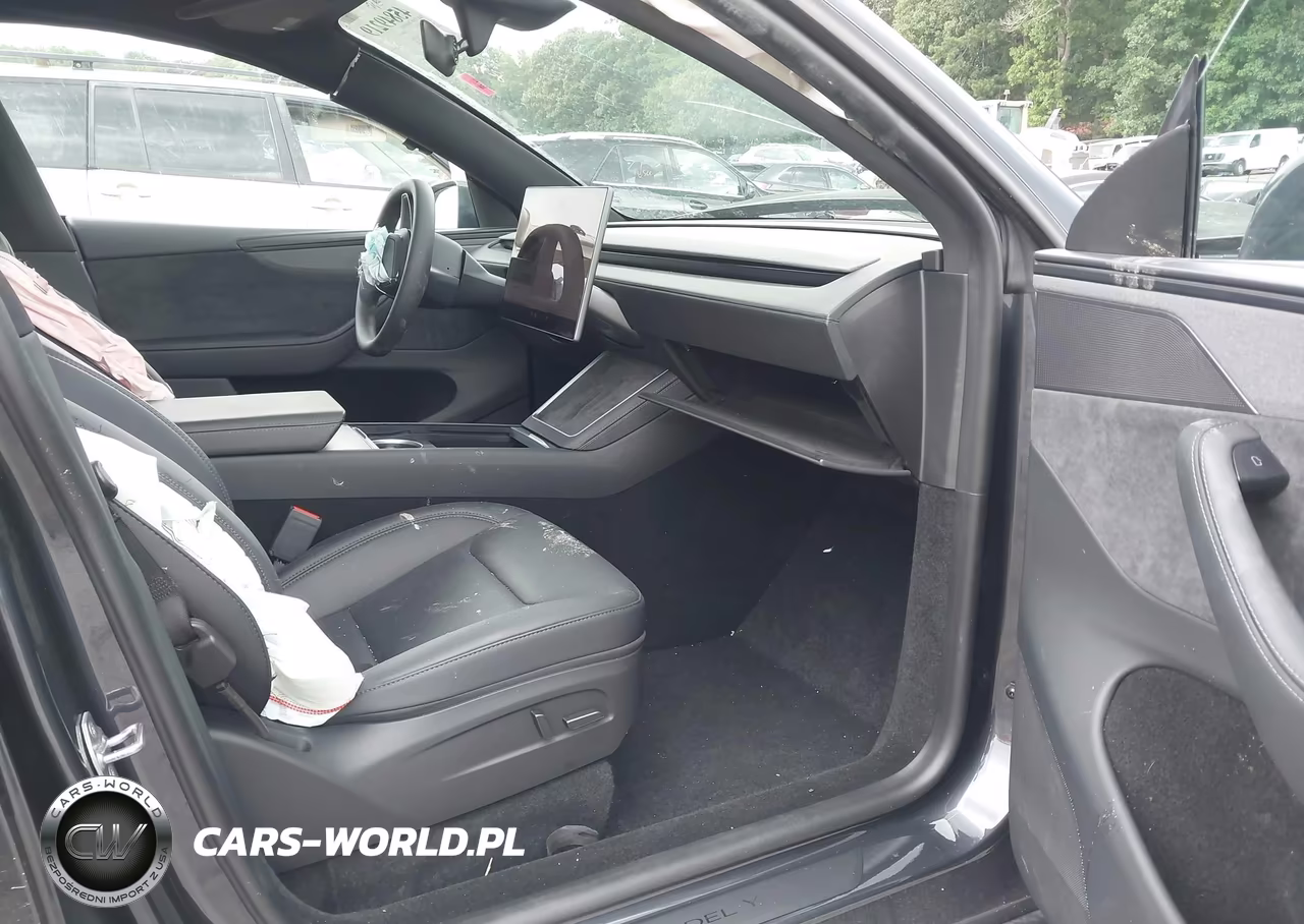 2026 Tesla Model Y Premium-Rear-Wheel Drive VIN:7SAYGDED3TA658807 - 5
