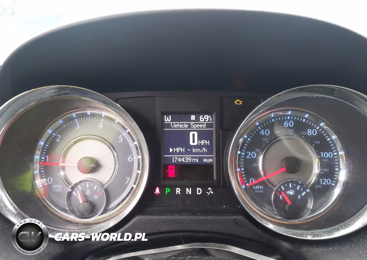 2015 Chrysler Town & Country Touring VIN:2C4RC1BG7FR753733 - 7