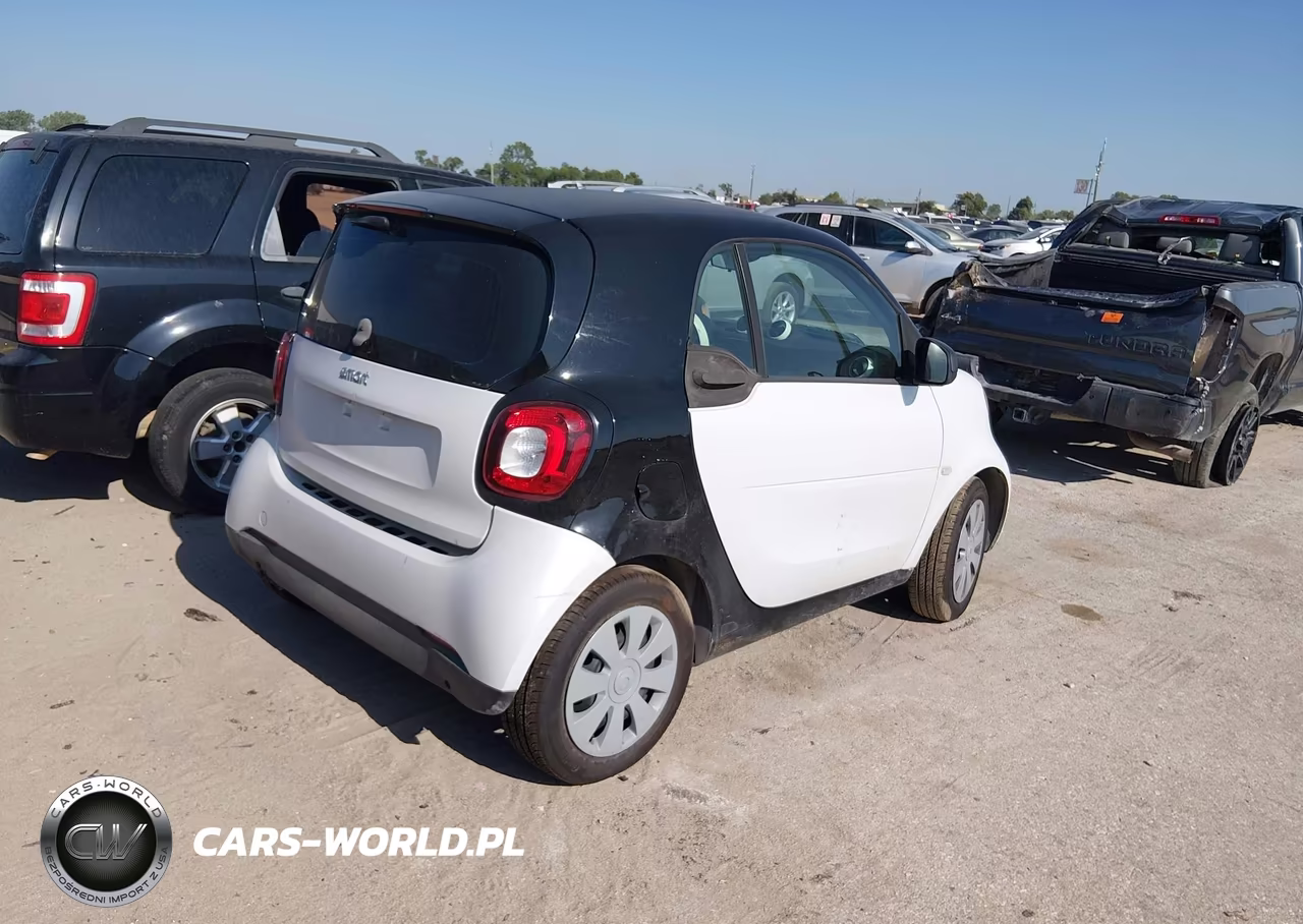 2016 Smart Fortwo Pure VIN:WMEFJ5DA4GK067448 - 4