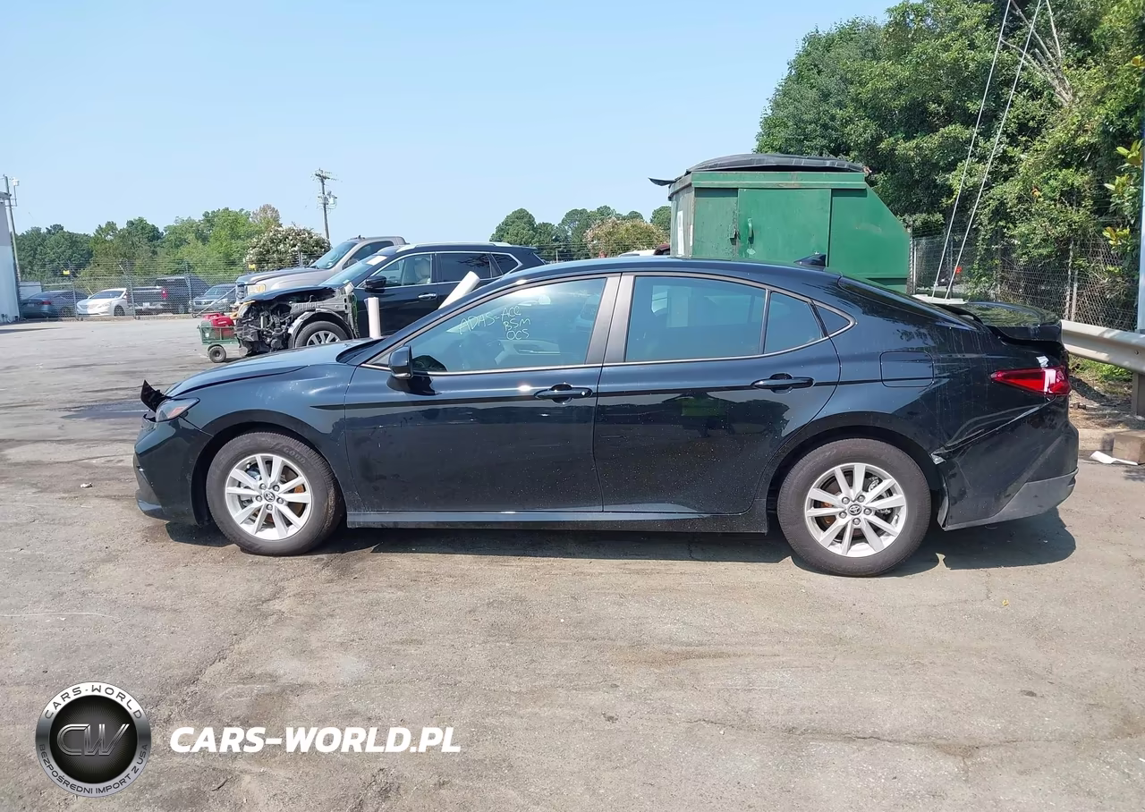 2026 Toyota Camry Le VIN:4T1DAACK4TU679748 - 15