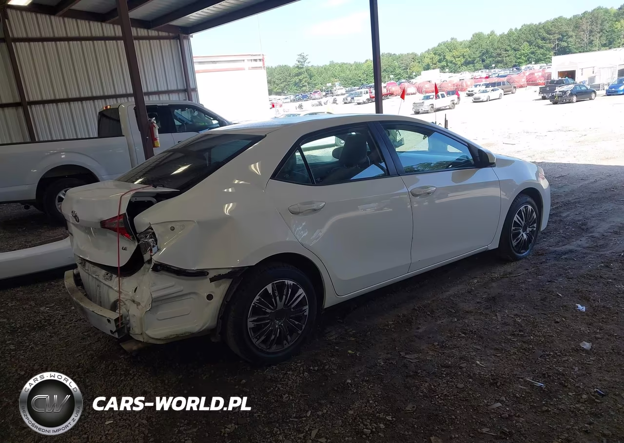 2015 Toyota Corolla Le VIN:2T1BURHE6FC470548 - 4