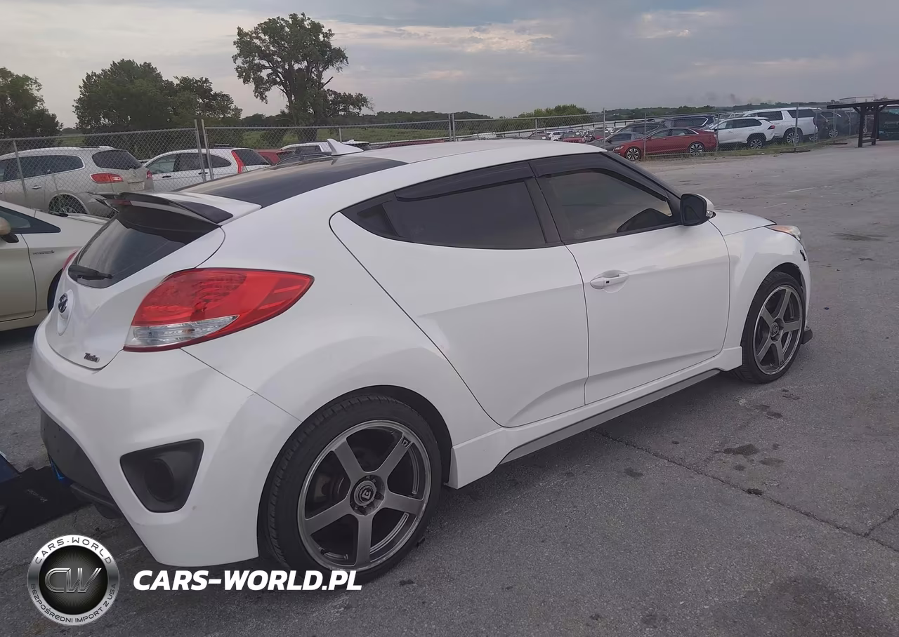 2015 Hyundai Veloster Turbo VIN:KMHTC6AE2FU228094 - 4