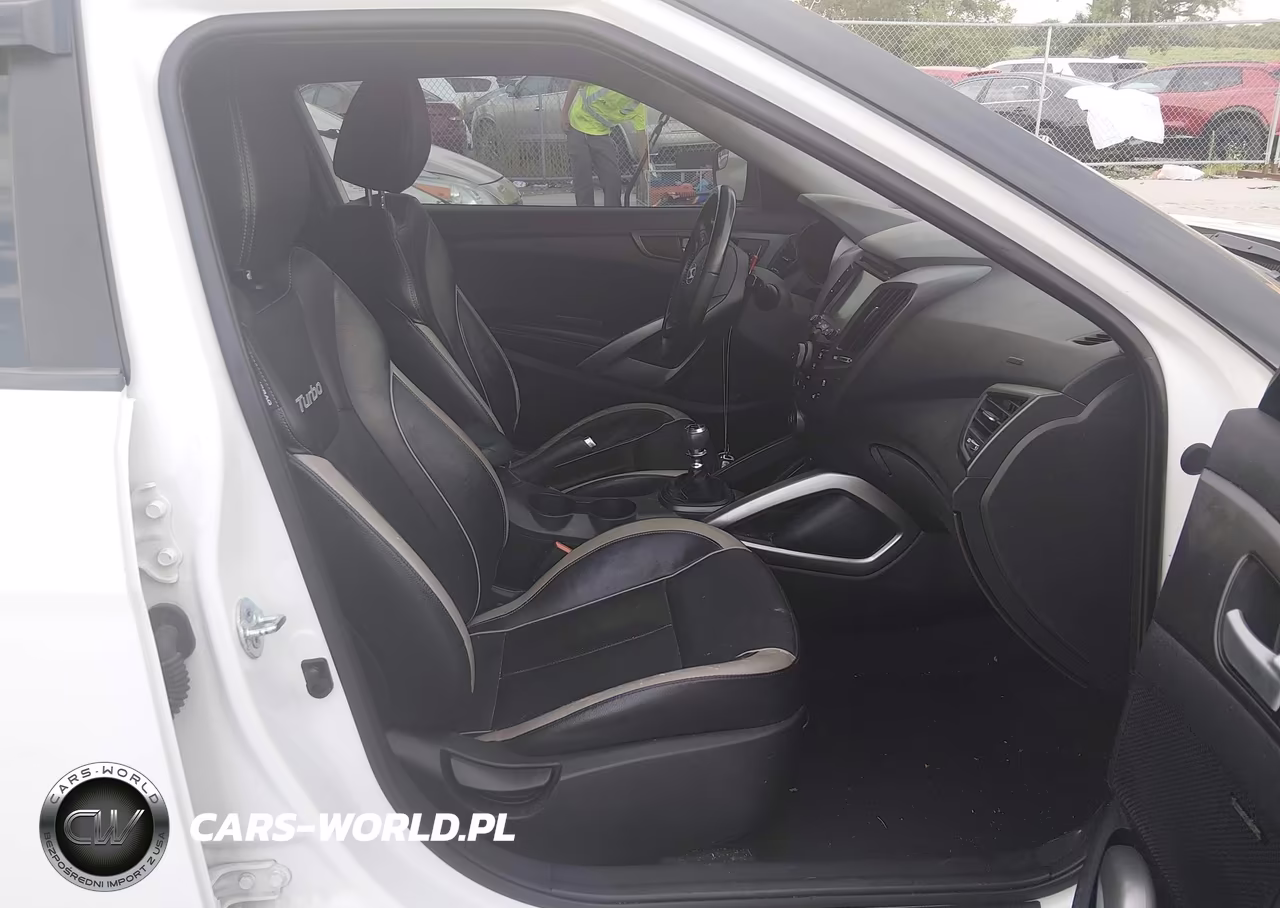 2015 Hyundai Veloster Turbo VIN:KMHTC6AE2FU228094 - 5