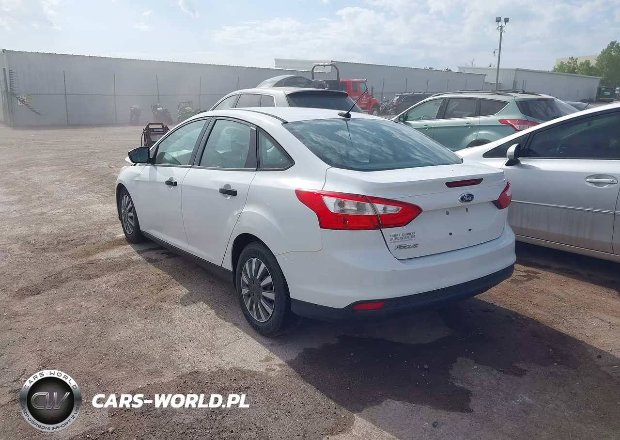 2013 Ford Focus S VIN:1FADP3E21DL323265 - 3