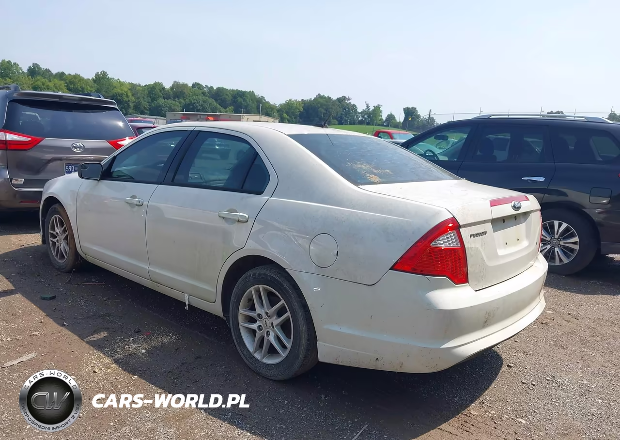 2012 Ford Fusion S VIN:3FAHP0GAXCR330865 - 3