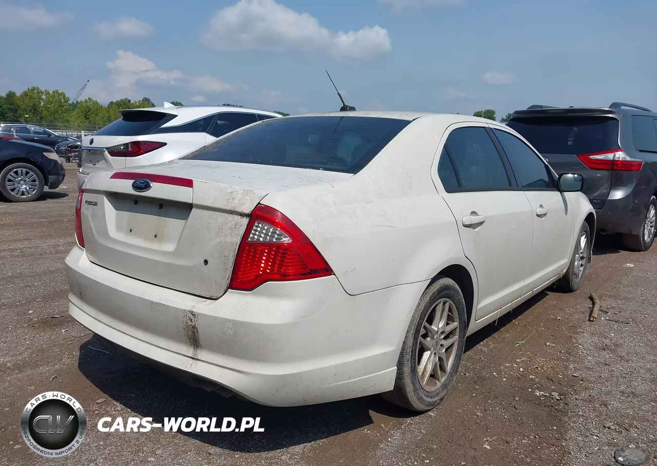 2012 Ford Fusion S VIN:3FAHP0GAXCR330865 - 4