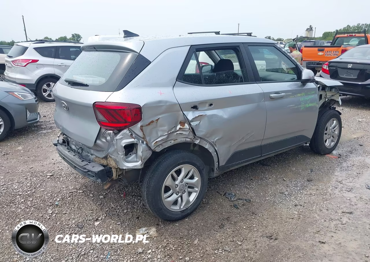 2021 Hyundai Venue Se VIN:KMHRB8A37MU068444 - 4