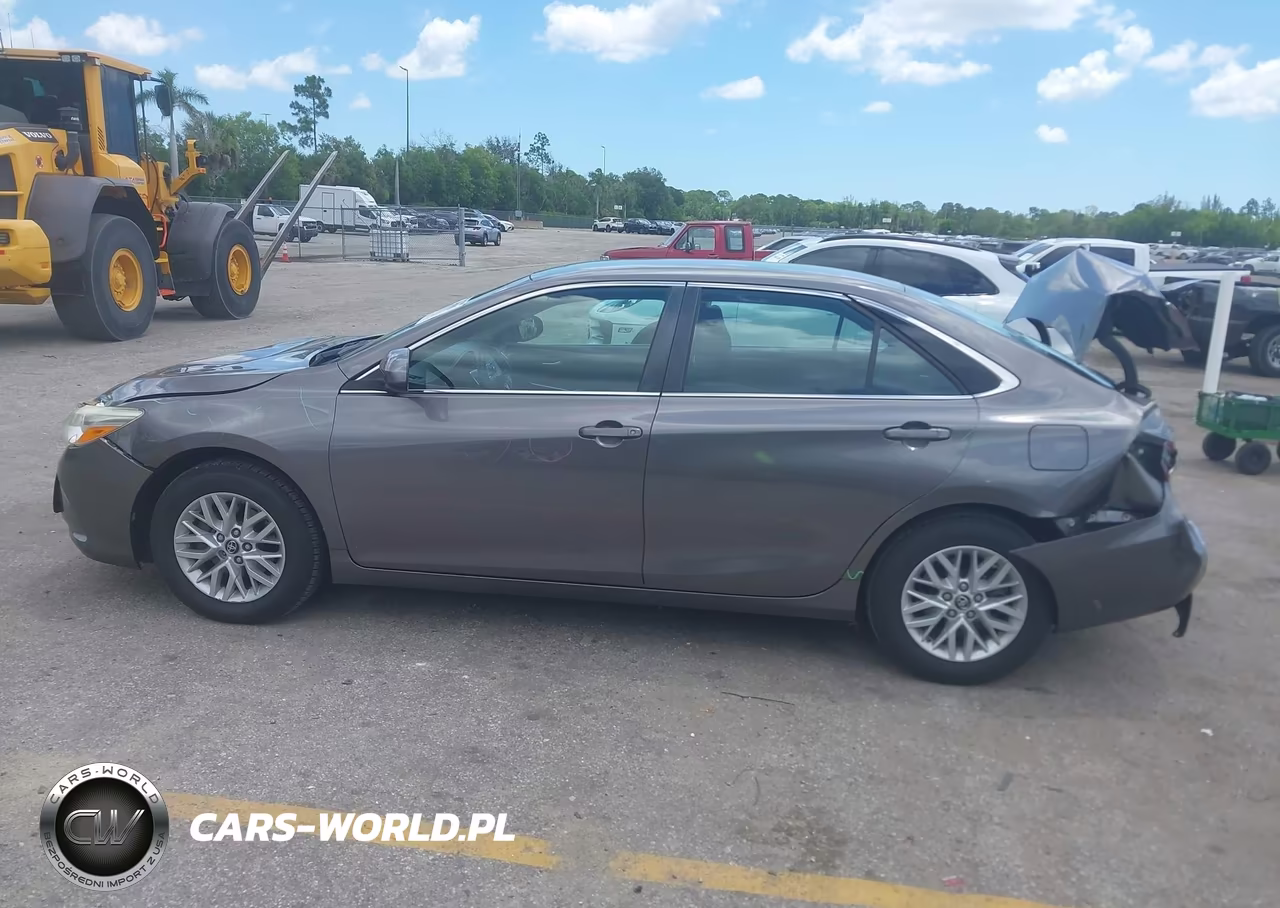2017 Toyota Camry Le VIN:4T1BF1FK7HU705268 - 14