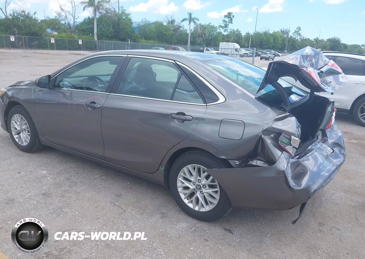2017 Toyota Camry Le VIN:4T1BF1FK7HU705268 - 3