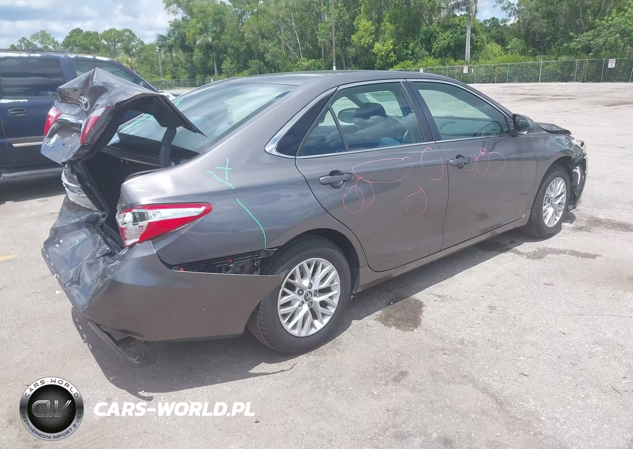 2017 Toyota Camry Le VIN:4T1BF1FK7HU705268 - 4