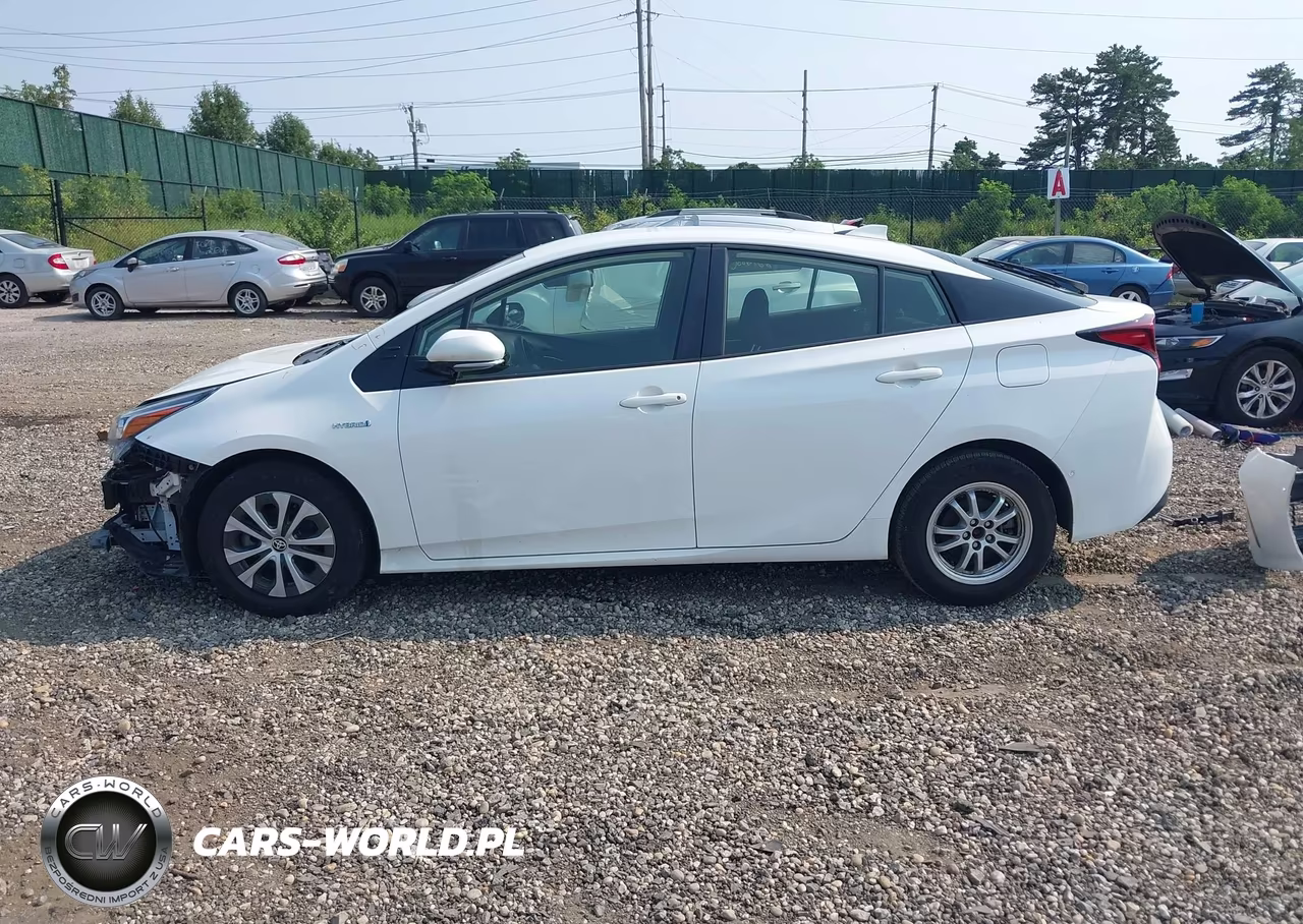 2020 Toyota Prius Le Awd-E VIN:JTDL9RFU7L3017902 - 13