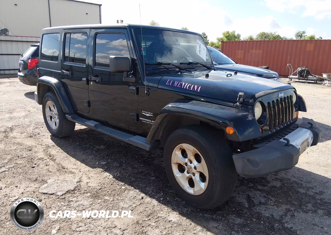 2013 Jeep Wrangler Unlimited Sahara – zdjęcie 1 z 16