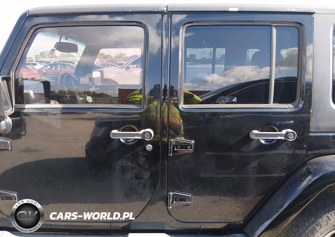 2013 Jeep Wrangler Unlimited Sahara VIN:1C4BJWEGXDL677169 - 14
