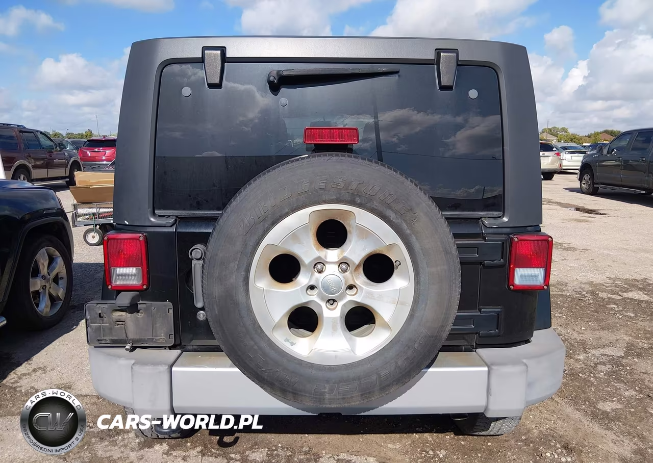 2013 Jeep Wrangler Unlimited Sahara VIN:1C4BJWEGXDL677169 - 16